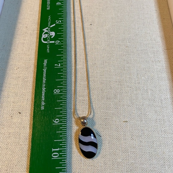 Beautiful black and white stripe oval pendant chain not included - Picture 1 of 1
